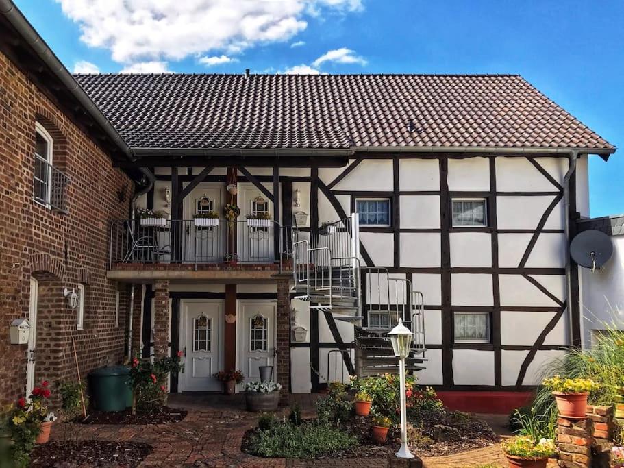 Obergeschosswohnung Mit Ausblick Мехерних Екстериор снимка